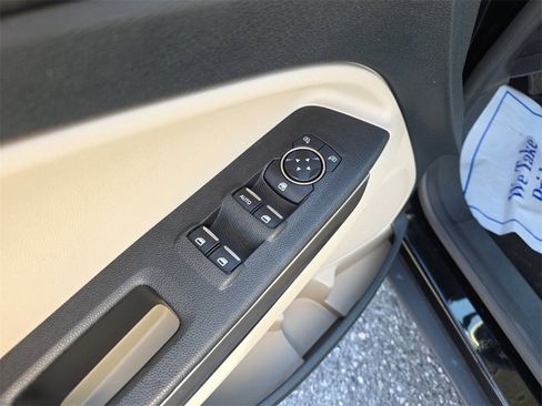 Certified 2021 Ford EcoSport SE image 19