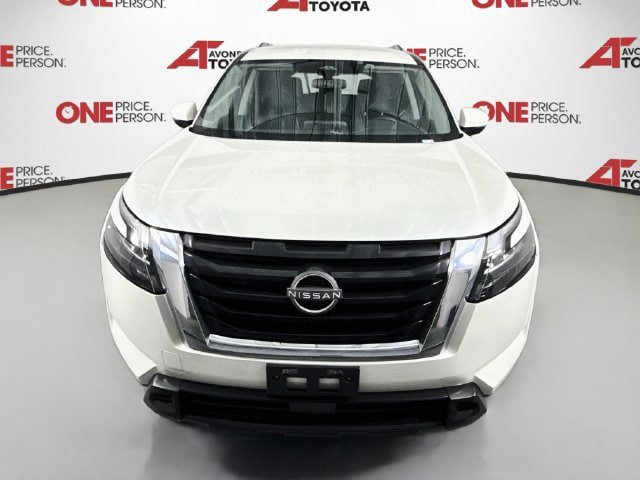 Used 2024 Nissan Pathfinder SV FWD image 2