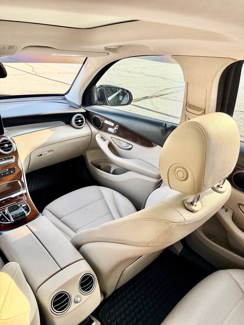 Used 2016 Mercedes-Benz GLC 300 4MATIC w/ Multimedia Package image 36