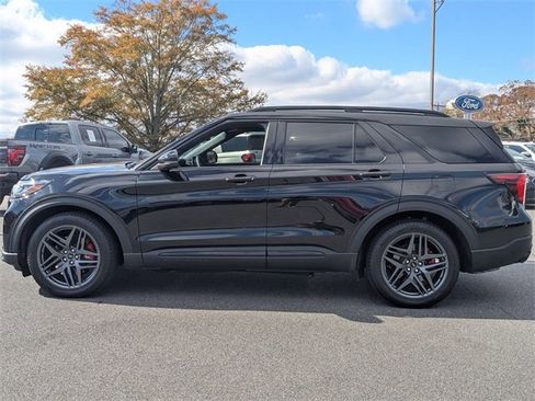 Used 2025 Ford Explorer ST image 6