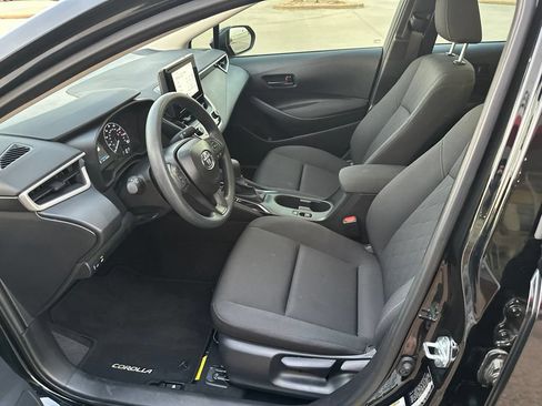 Used 2025 Toyota Corolla LE FWD image 14