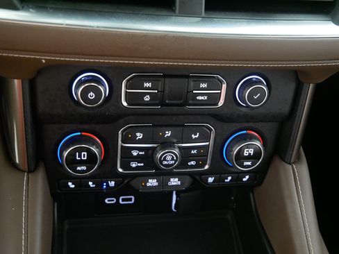 Used 2022 Chevrolet Tahoe High Country AWD/4WD image 23