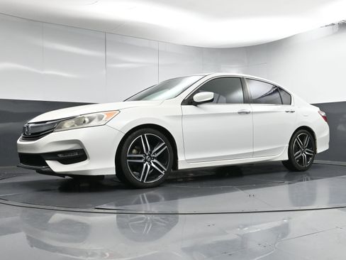 Used 2017 Honda Accord Sport image 20