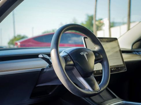 Used 2023 Tesla Model 3 Standard Range RWD image 9