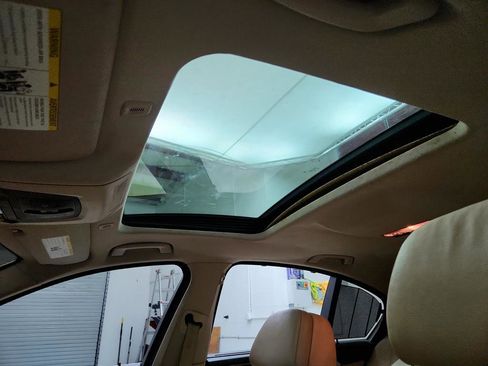 Used 2011 BMW 535i xDrive Sedan image 23