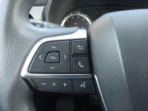 Used 2021 Toyota Highlander L FWD image 23