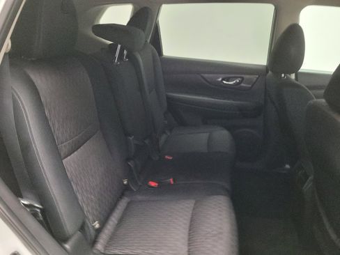 Used 2020 Nissan Rogue SV FWD image 19