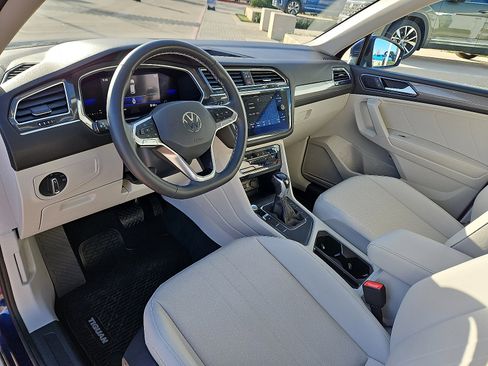 Certified 2022 Volkswagen Tiguan SE w/ Panoramic Sunroof Package image 12