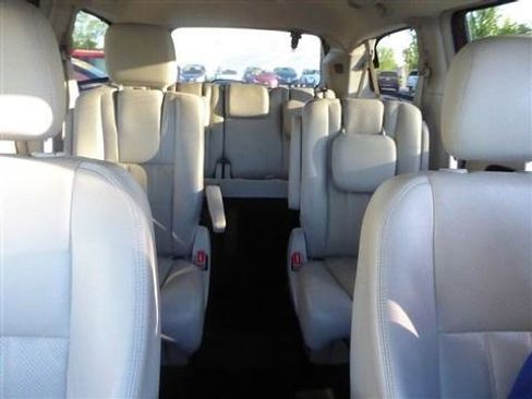 Used 2012 Chrysler Town & Country Touring-L w/ Entertainment Group #2 FWD image 13