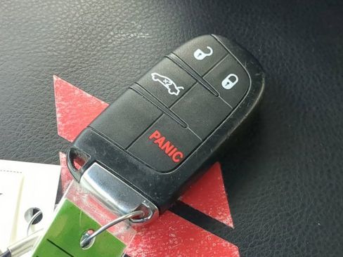 Used 2022 Dodge Challenger SXT image 27