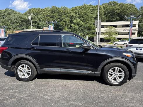 Used 2023 Ford Explorer XLT w/ Equipment Group 202A AWD/4WD image 3