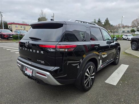 Used 2024 Nissan Pathfinder Platinum image 7