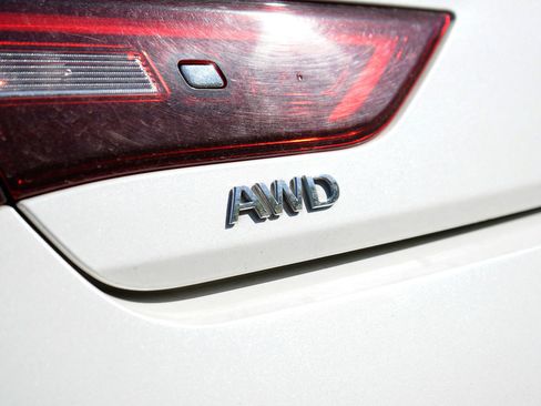 Used 2018 INFINITI Q60 3.0t Luxe w/ Sensory Package 3.0T Luxe image 11