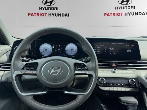 Used 2025 Hyundai Elantra SEL FWD image 10