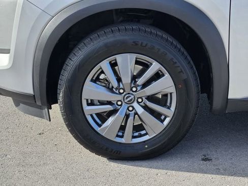 Used 2025 Nissan Pathfinder SV image 12