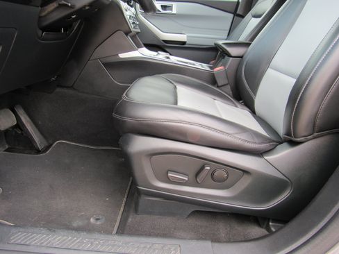 Used 2023 Ford Explorer XLT w/ Equipment Group 202A AWD/4WD image 15