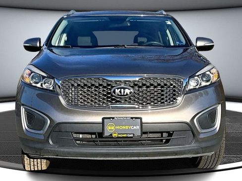 Used 2018 Kia Sorento LX image 2