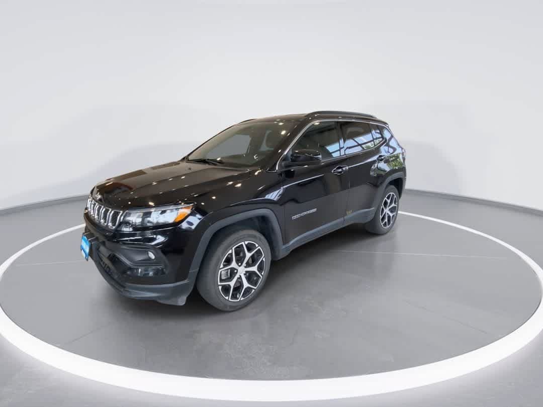 Used 2024 Jeep Compass Latitude AWD/4WD image 4
