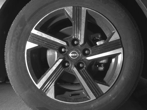 Used 2025 Nissan Sentra SV image 13