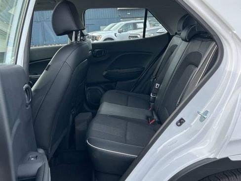 Used 2025 Hyundai Venue Limited image 16
