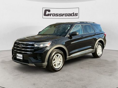 Used 2025 Ford Explorer Active image 1