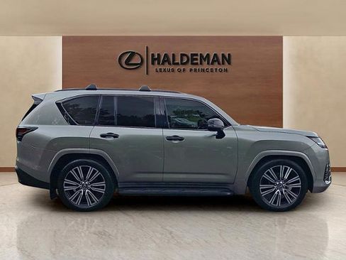 Used 2024 Lexus LX 600 4WD w/ Appearance Package image 7