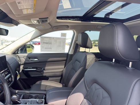 New 2026 Nissan Pathfinder Platinum AWD/4WD image 26