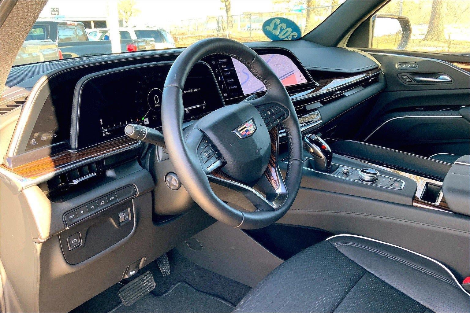 Used 2022 Cadillac Escalade Premium Luxury AWD/4WD image 13