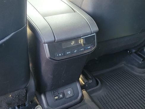 Used 2021 Toyota Highlander Limited FWD image 15