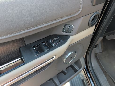 Used 2019 Ford Expedition Limited w/ Equipment Group 301A AWD/4WD image 17