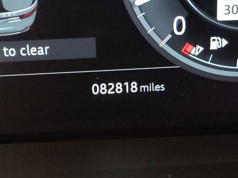 Used 2018 Land Rover Discovery HSE Luxury image 18