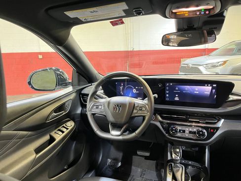 Used 2025 Buick Envista Sport Touring image 33