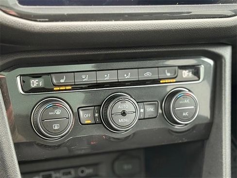 Used 2018 Volkswagen Tiguan SE w/ Panoramic Sunroof Package image 15