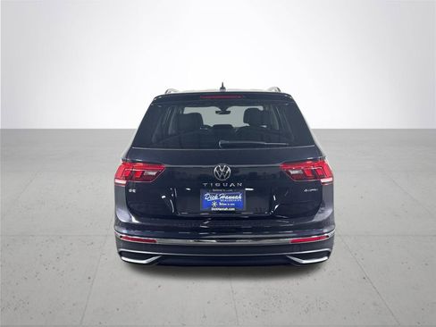 Certified 2022 Volkswagen Tiguan SE w/ Panoramic Sunroof Package AWD/4WD image 8