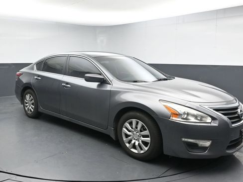 Used 2015 Nissan Altima 2.5 S w/ Power Driver Seat Package FWD image 2