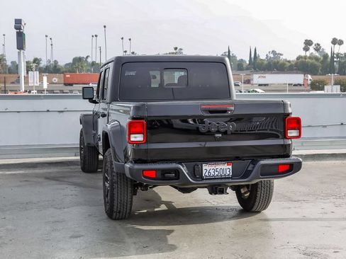 Used 2023 Jeep Gladiator Sport AWD/4WD image 7