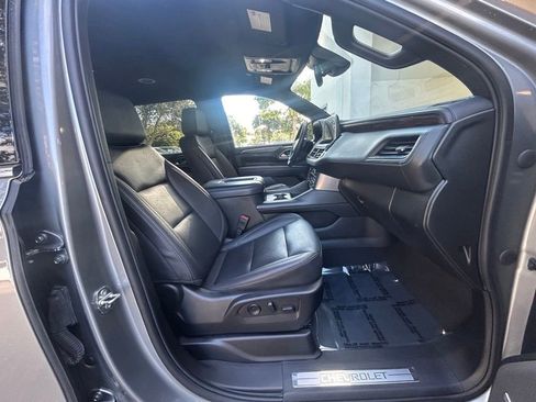 Used 2023 Chevrolet Suburban LT image 24