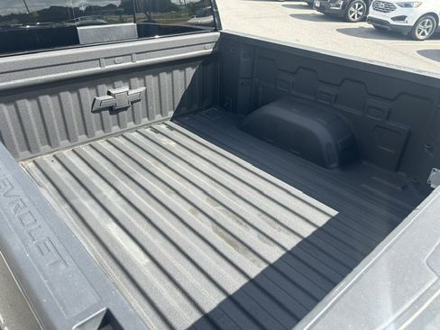 Used 2022 Chevrolet Silverado 1500 LTZ AWD/4WD image 11