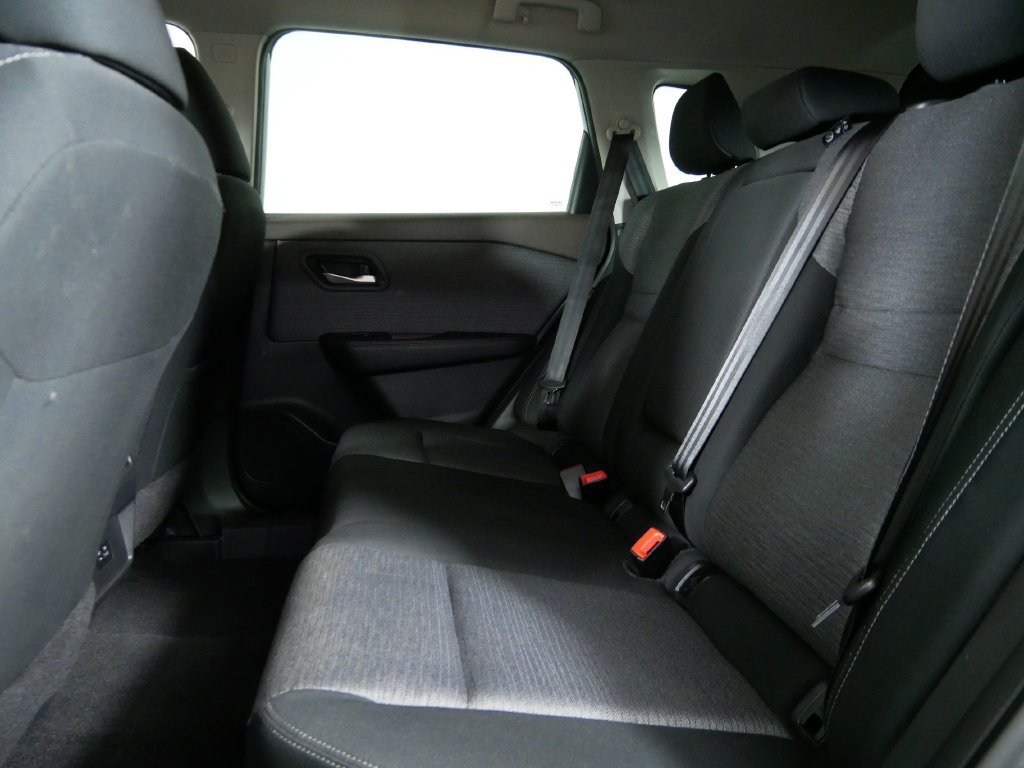 Used 2023 Nissan Rogue SV AWD/4WD image 16