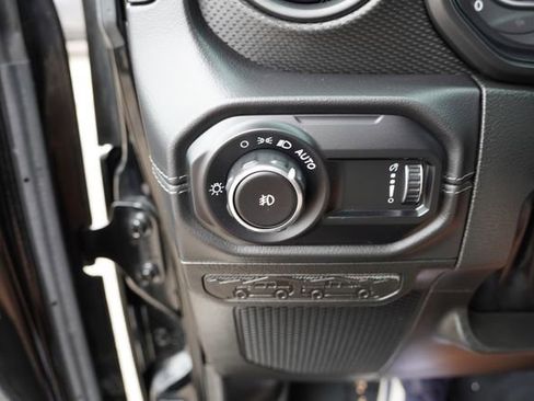 Used 2024 Jeep Wrangler Rubicon w/ Convenience Group AWD/4WD image 19