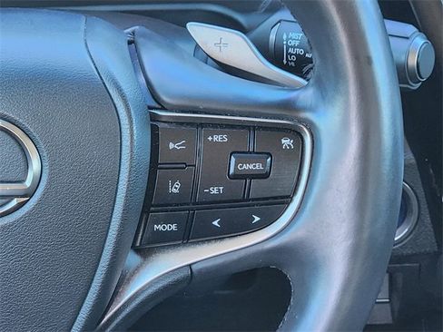 Used 2022 Lexus ES 300h w/ Premium Package image 32