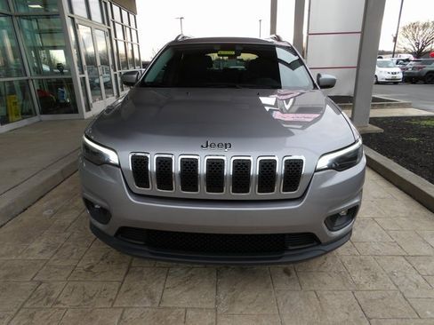 Used 2019 Jeep Cherokee Latitude Plus w/ Cold Weather Group image 2