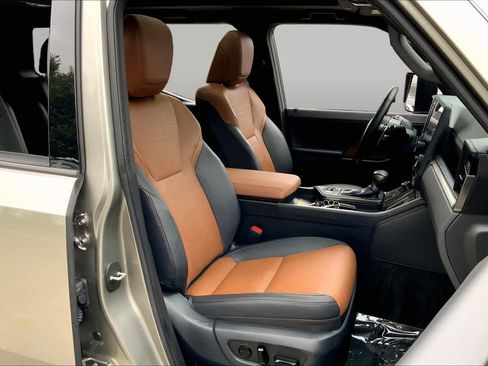 Certified 2024 Lexus GX 550 w/ Accessory Package (2T) AWD/4WD image 9