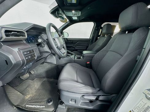 Used 2025 Toyota Tacoma SR5 image 15