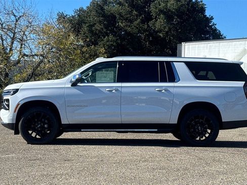 New 2026 Chevrolet Suburban Premier image 7