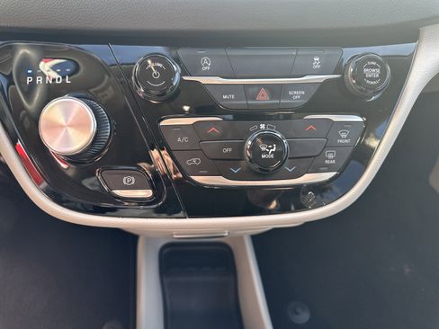 Used 2023 Chrysler Voyager LX image 16