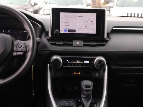 Certified 2025 Toyota RAV4 LE image 22