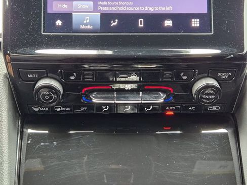 Used 2023 Jeep Grand Cherokee L Laredo RWD image 20