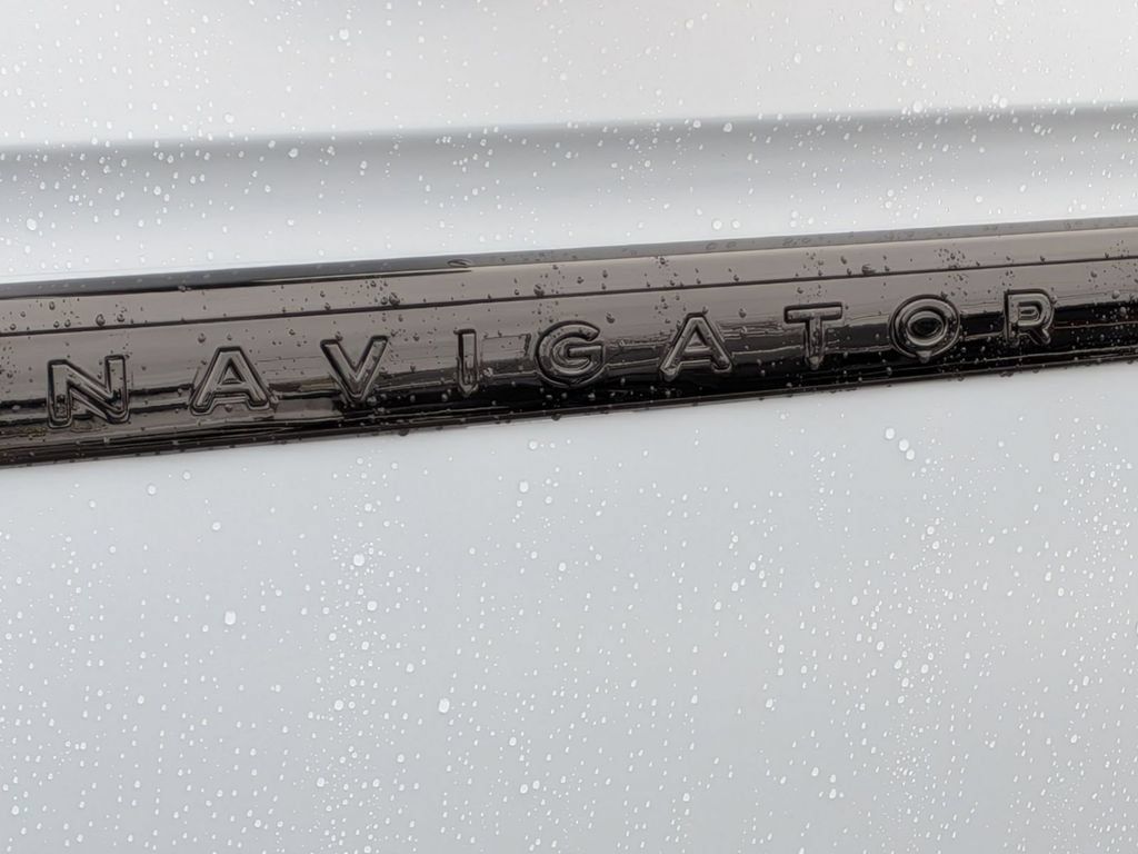 New 2025 Lincoln Navigator Reserve w/ Jet Appearance Package AWD/4WD image 10
