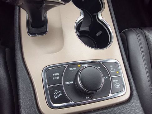Used 2014 Jeep Grand Cherokee Limited w/ Luxury Group II AWD/4WD image 13
